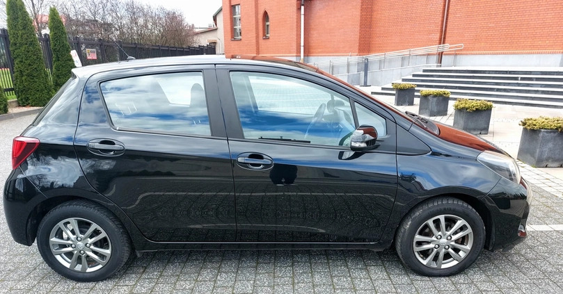 Toyota Yaris cena 41900 przebieg: 107000, rok produkcji 2015 z Radom małe 191